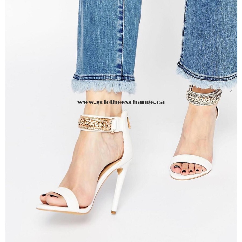 Forever Unique barely there white Sandals Sz 40